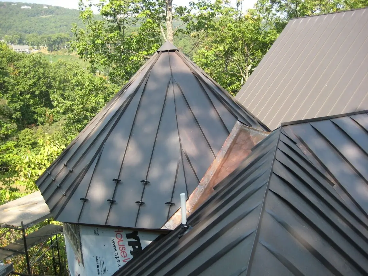 Professional Gutter Cleaning by Craftsman Roofing in Lamanda Park